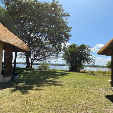 Big 5 Toro Lodge Kasane Buitenkant foto