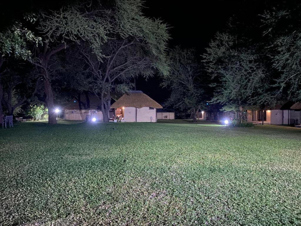 Big 5 Toro Lodge Kasane Buitenkant foto